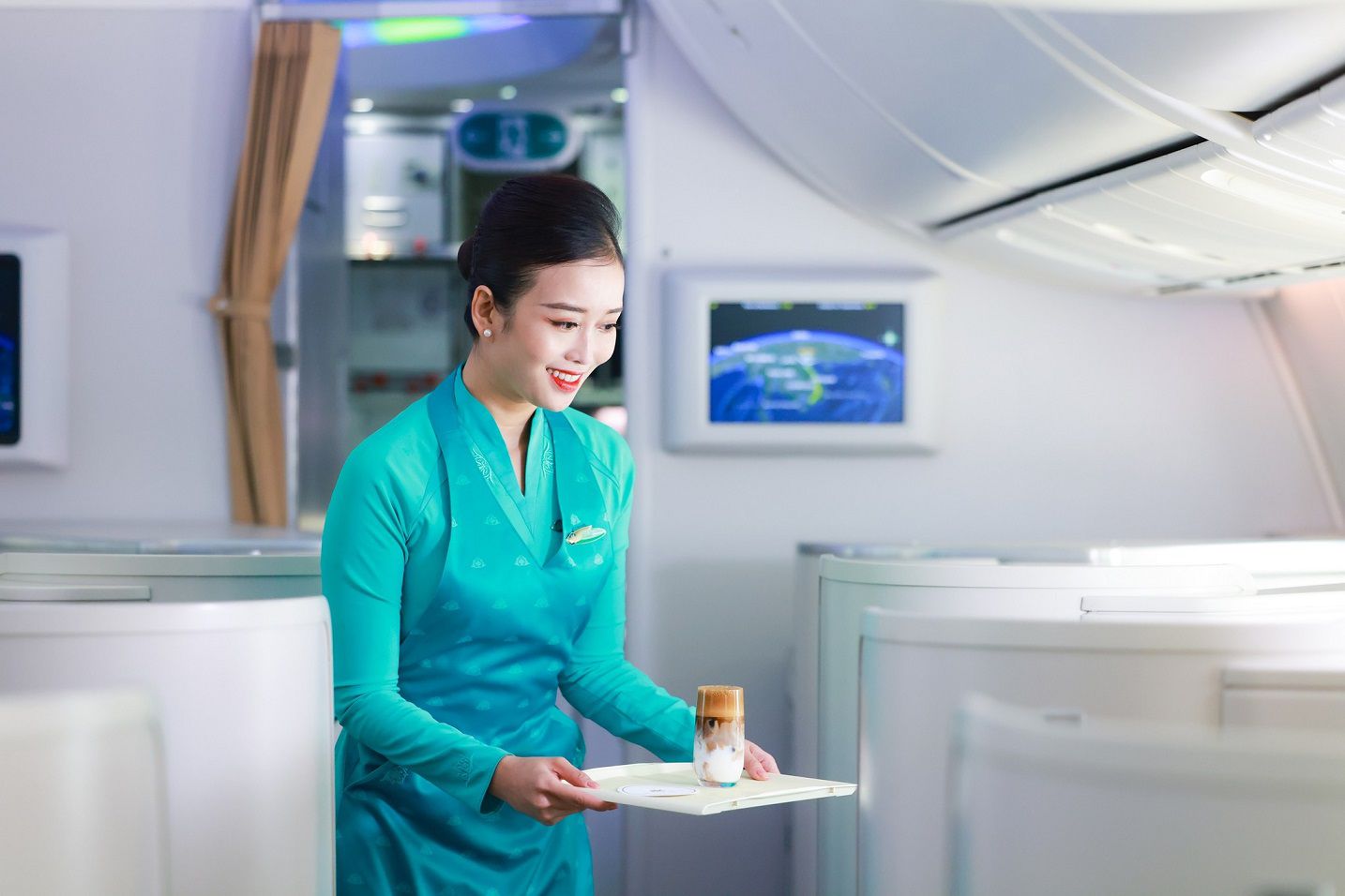 Vietnam Airlines cùng Trung Nguyên Legend quảng bá văn hóa cà phê Việt Nam ra thế giới