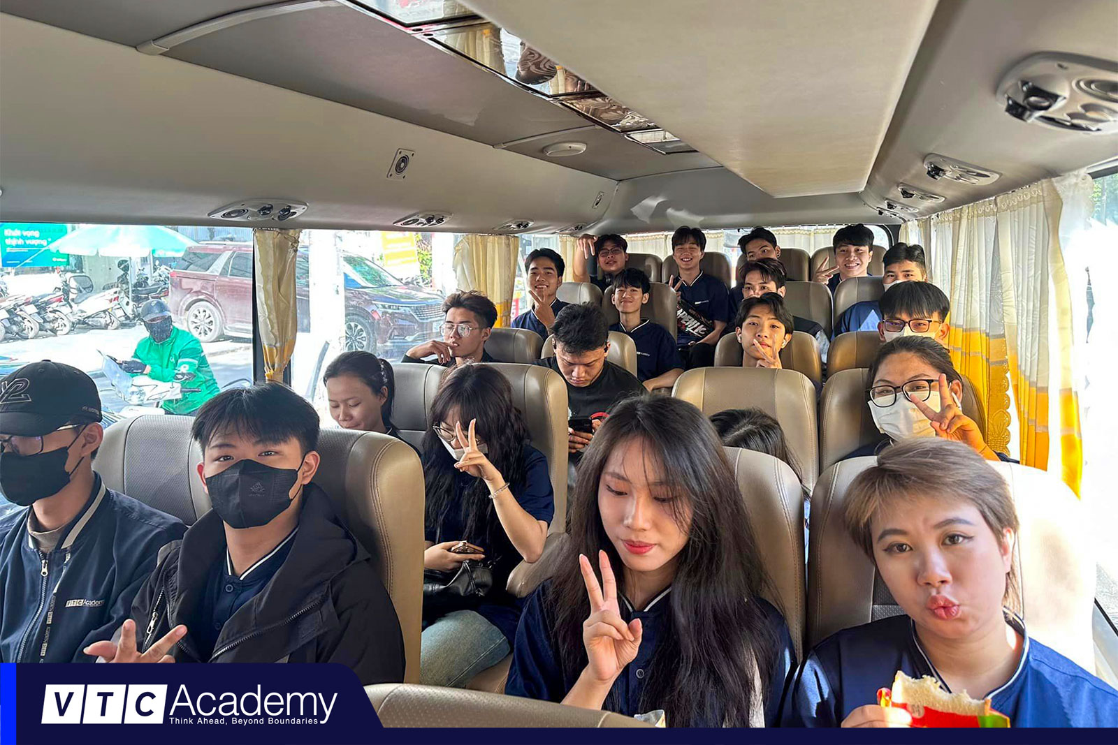 VTC-ers khám phá kiến thức thực tế & rèn luyện kỹ năng mềm qua hoạt động tham quan Bảo tàng Hà Nội